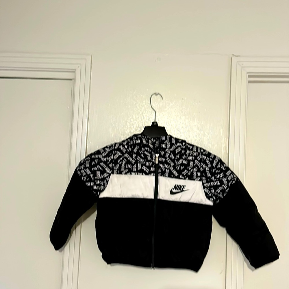 Nike boys puffer jacket size 8 medium in great condition